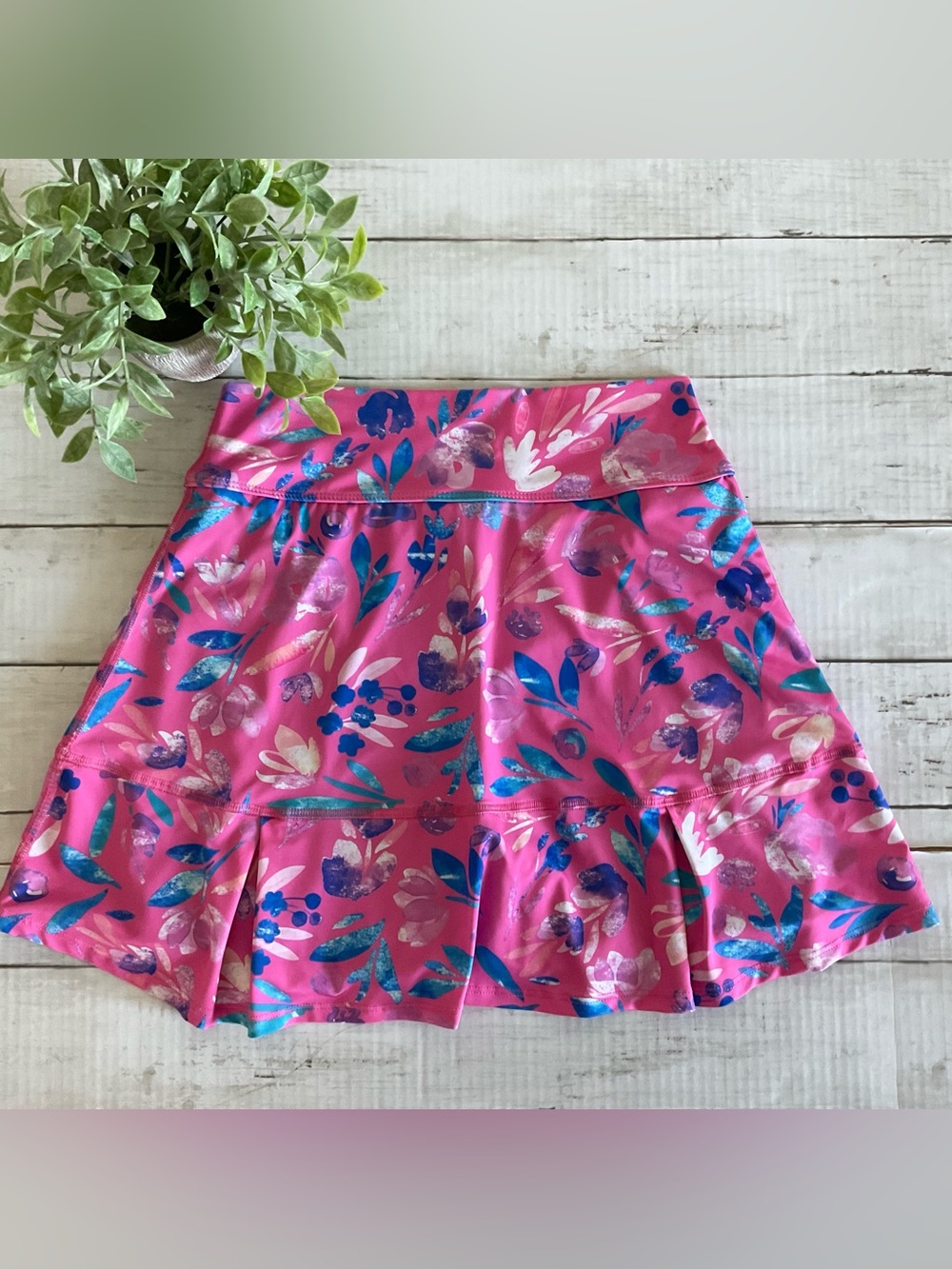 Dona Jo Jojo skort. Floral Pink Ruffle Skirt with shorts under. Pleats, pockets